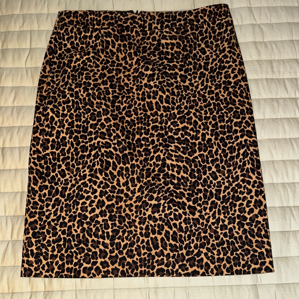 ✨J. CREW ANIMAL PRINT PENCIL SKIRT✨